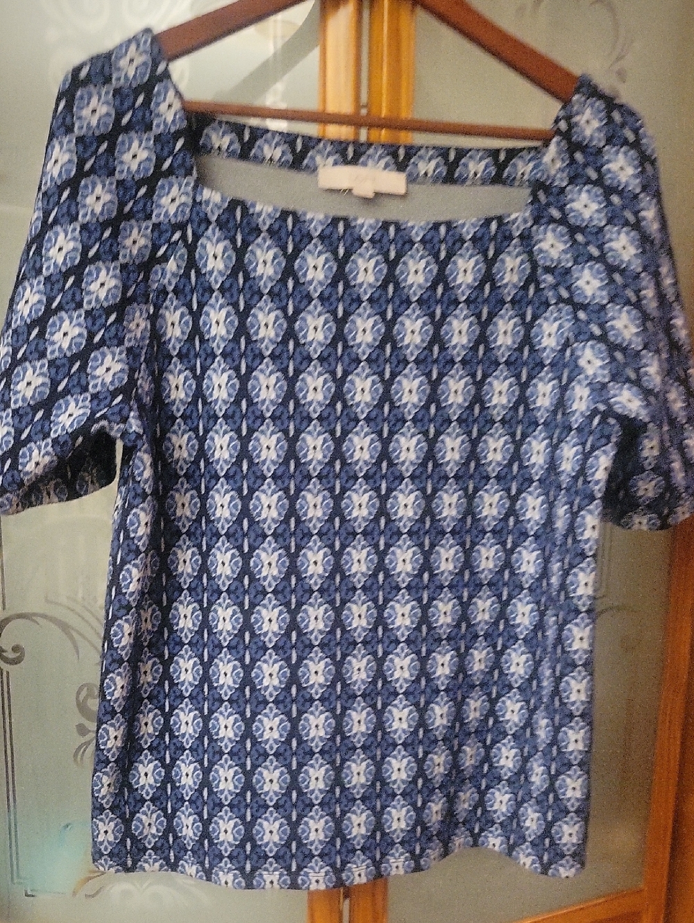 LOFT Blue Floral-Pattern Short Sleeve Knit Material Blouse Worn Once